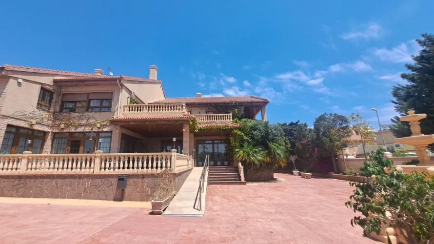871m² commercial property for sale, La Zenia, Spain No. 96 № 3