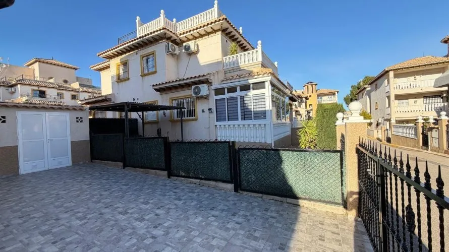 2 bedrooms house for sale, Campoamor, Spain No. 1036 № 5