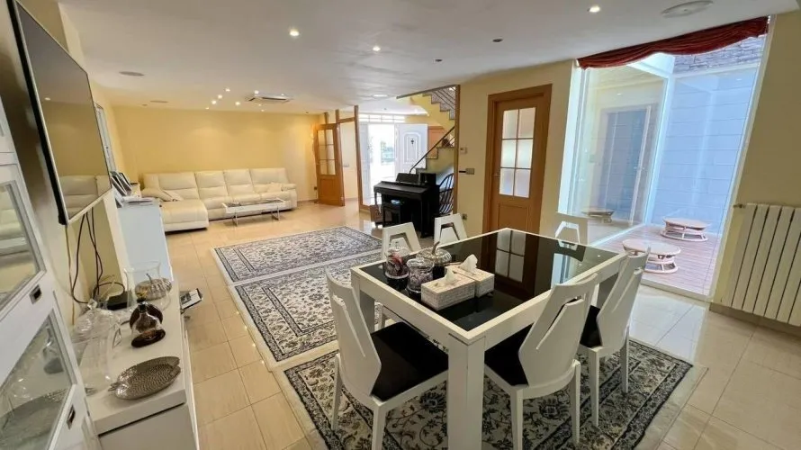 4 bedrooms apartment for sale, Manises, Spain No. 1369 № 27