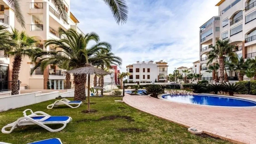 3 bedrooms apartment for sale, Guardamar del Segura, Spain No. 663 № 2