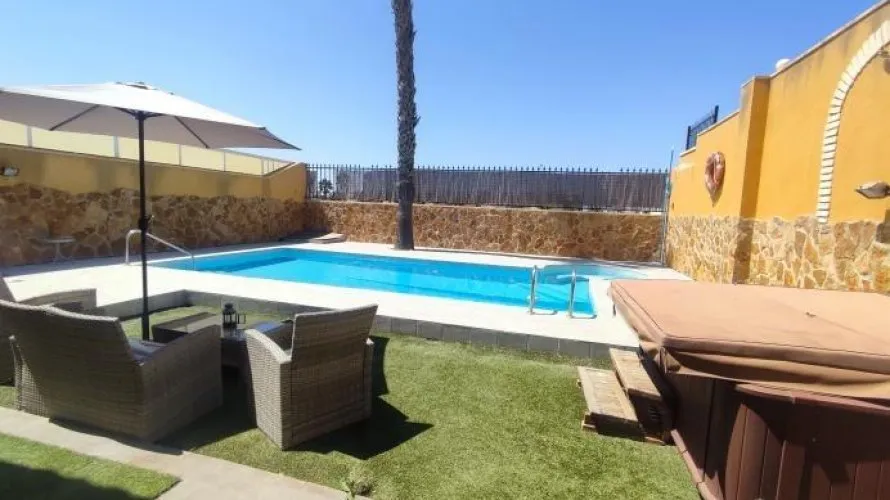 283m² apartment for sale, Torrevieja, Spain No. 649 № 22