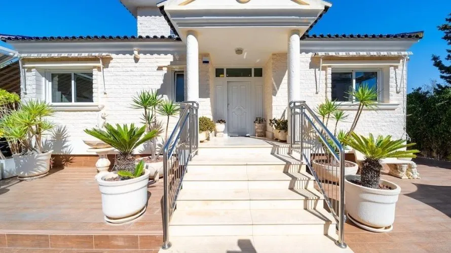 5 bedrooms villa for sale, Torrevieja, Spain No. 768