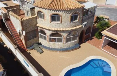 4 bedrooms villa for sale, Alicante, Spain No. 869