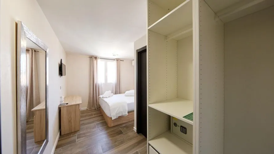 19 bedrooms hotel for sale, Cabo De Las Huertas, Spain No. 1276 № 19