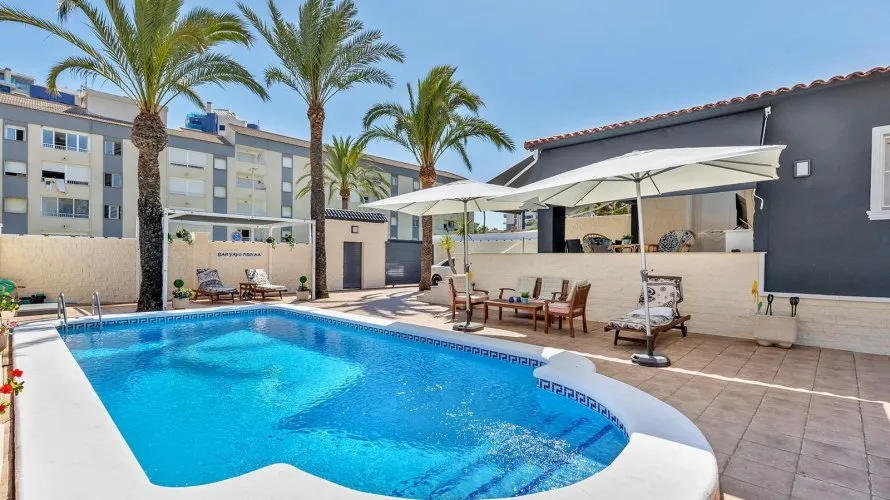 4 bedrooms villa for sale, Torrevieja, Spain No. 873 № 1