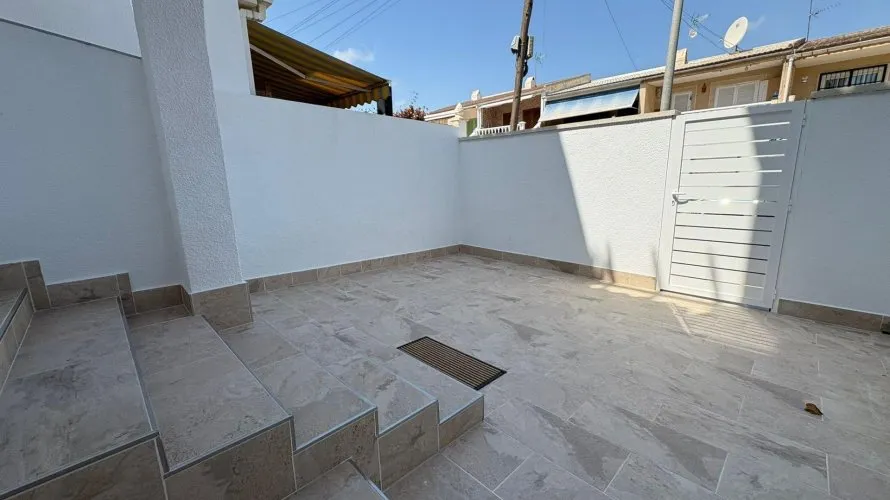 3 bedrooms house for sale, Torrevieja, Spain No. 827 № 16