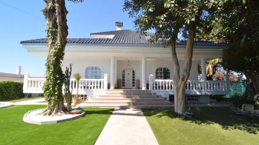 4 bedrooms villa for sale, Torrevieja, Spain No. 117 № 3