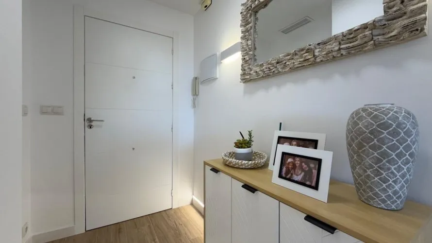 3 bedrooms apartment for sale, Torrevieja, Spain No. 236 № 2