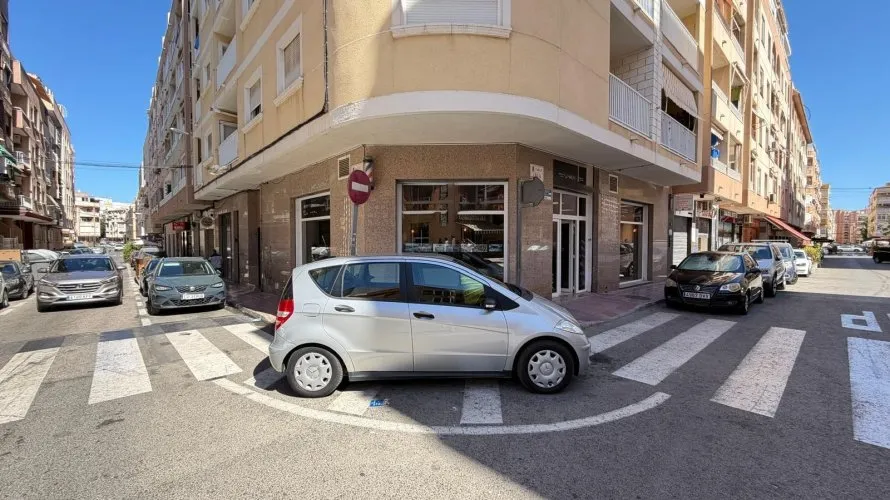 121m² commercial property for sale, Torrevieja, Spain No. 2951 № 2