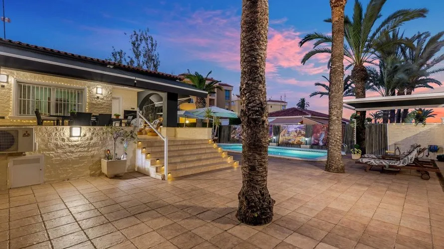 4 bedrooms villa for sale, Torrevieja, Spain No. 873 № 25