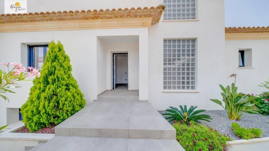 5 bedrooms villa for sale, Calpe, Spain No. 460