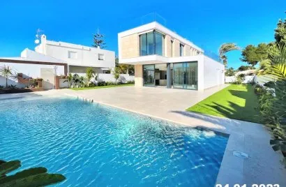 4 bedrooms villa for sale, La Zenia, Spain No. 275