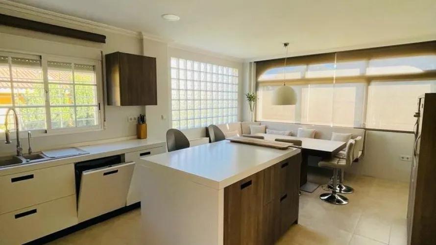 4 bedrooms villa for sale, Torrevieja, Spain No. 103 № 11