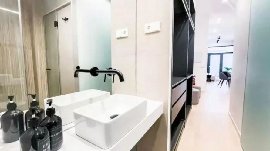 2 bedrooms apartment for sale, Madrid, Spain No. 977 № 5
