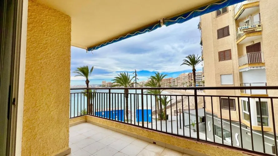 3 bedrooms apartment for sale, Torrevieja, Spain No. 1050 № 12