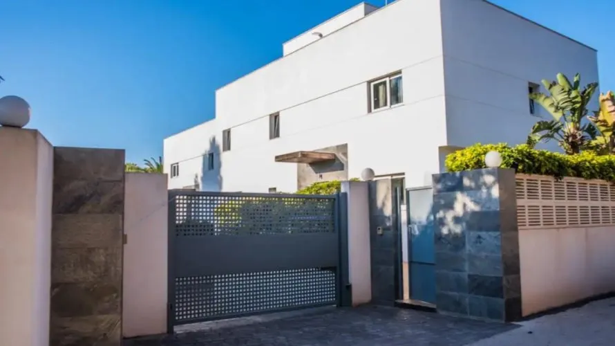 4 bedrooms villa for sale, Albir, Spain No. 561 № 26