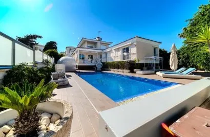 5 bedrooms villa for sale, Torrevieja, Spain No. 768