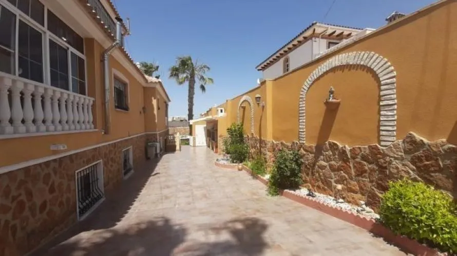 283m² apartment for sale, Torrevieja, Spain No. 649 № 26