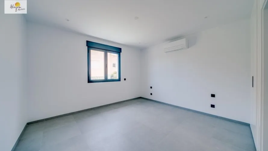 5 bedrooms villa for sale, Calpe, Spain No. 460 № 10