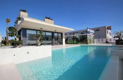 197m² villa for sale, La Zenia, Spain No. 259