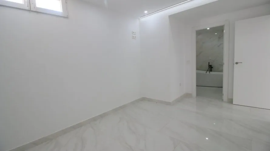 4 bedrooms apartment for sale, La Torre, Spain No. 332 № 22