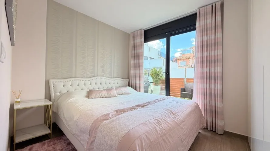 5 bedrooms villa for sale, Torrevieja, Spain No. 925 № 12