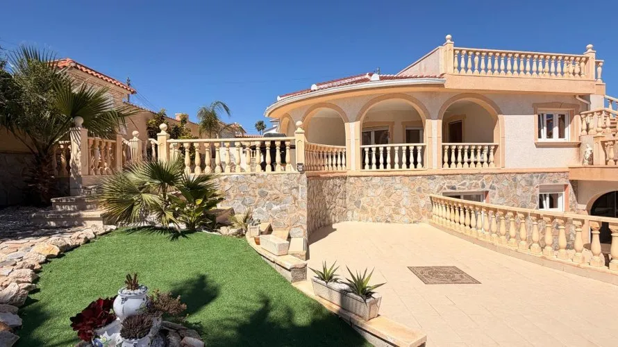 5 bedrooms villa for sale, Ciudad Quesada, Spain No. 1139
