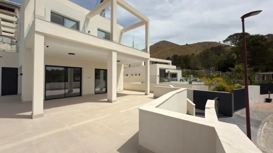 7 bedrooms villa for sale, Finestrat, Spain No. 127 № 1