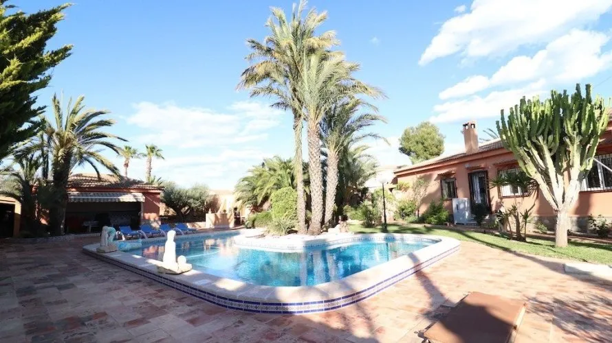 5 bedrooms apartment for sale, El Chaparral, Spain No. 582