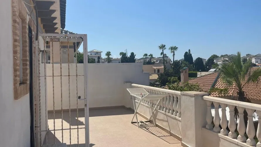 5 bedrooms house for sale, Torrevieja, Spain No. 838 № 3