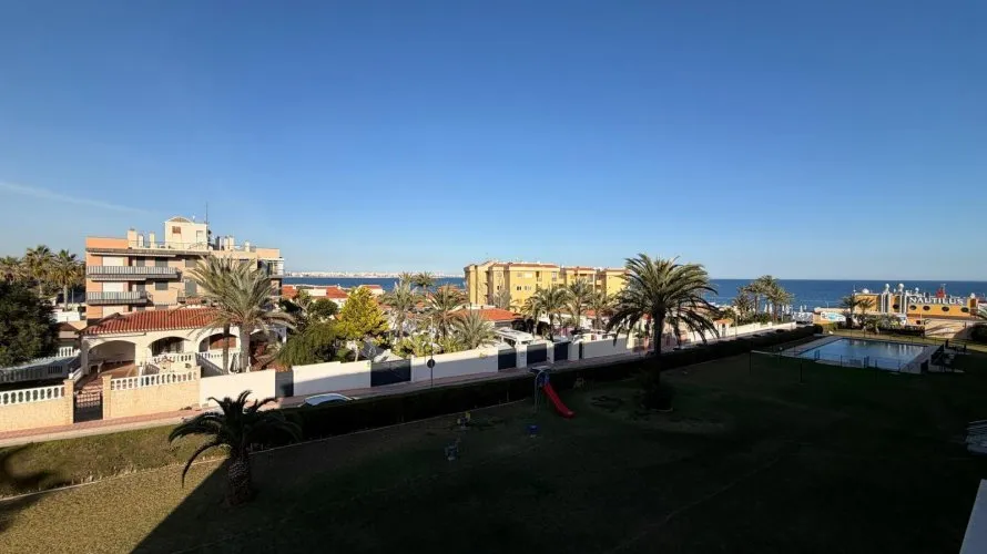 3 bedrooms apartment for sale, Torrevieja, Spain No. 236 № 28