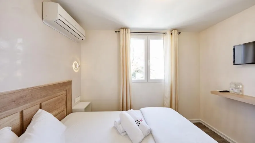 19 bedrooms hotel for sale, Cabo De Las Huertas, Spain No. 1276 № 1