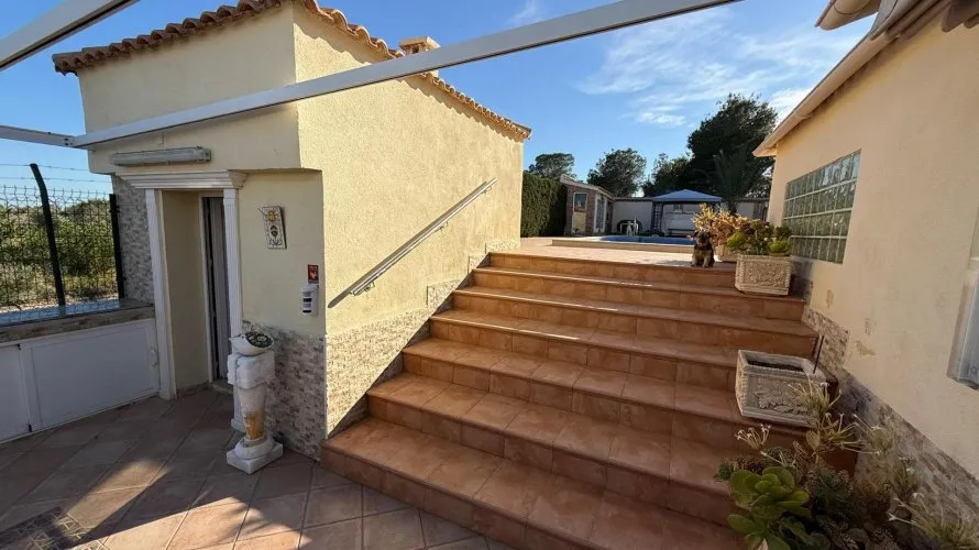 4 bedrooms villa for sale, Villamartin, Spain No. 1155 № 10