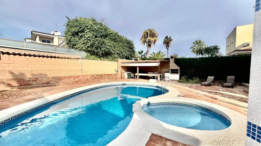 4 bedrooms villa for sale, Torrevieja, Spain No. 234 № 3