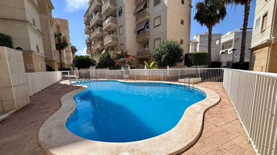 2 bedrooms apartment for sale, Torrevieja, Spain No. 1500 № 1