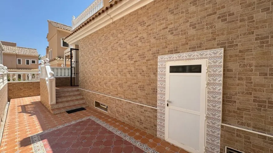 3 bedrooms house for sale, Guardamar del Segura, Spain No. 830 № 3