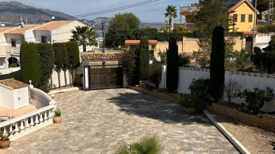 4 bedrooms villa for sale, Albir, Spain No. 610 № 24