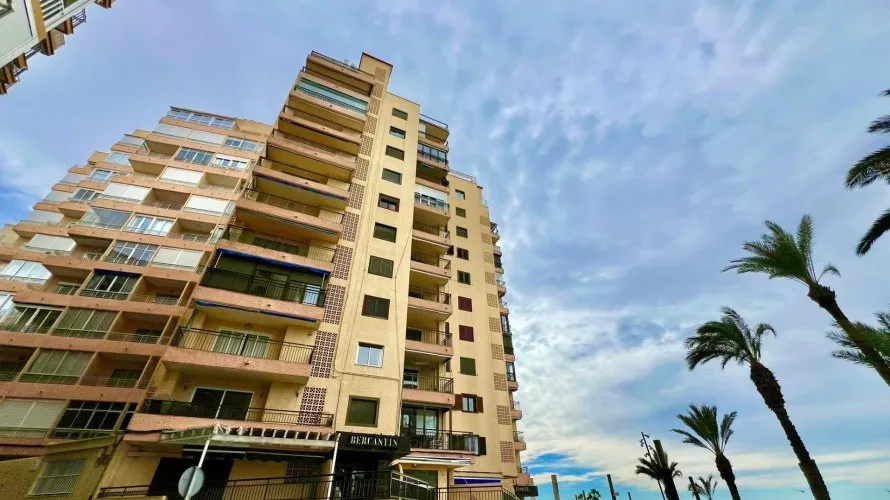 3 bedrooms apartment for sale, Torrevieja, Spain No. 1050