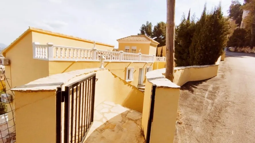 8 bedrooms villa for sale, Maryvilla, Spain No. 423 № 12