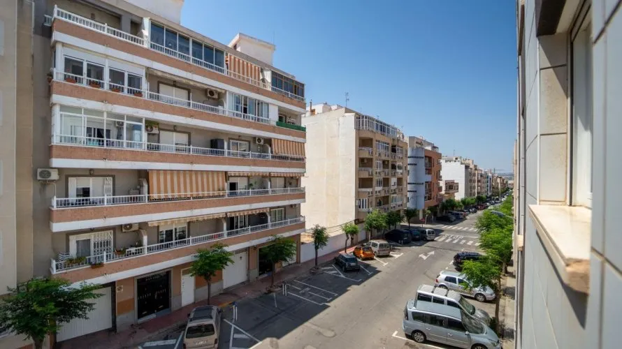 2 bedrooms apartment for sale, Torrevieja, Spain No. 2761 № 1