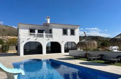 4 bedrooms house for sale, Villajoyosa, Spain No. 841