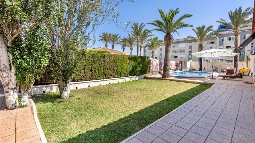 4 bedrooms villa for sale, Torrevieja, Spain No. 873 № 24