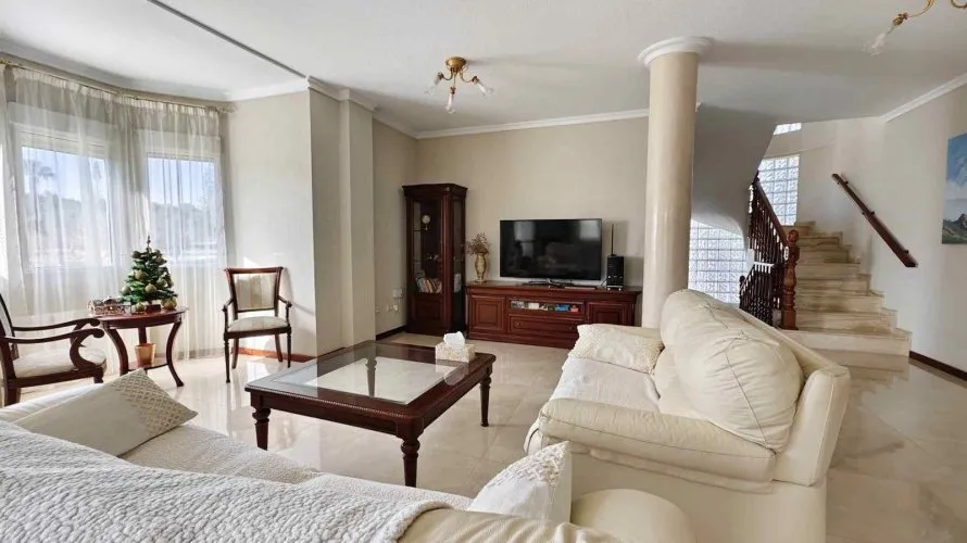 5 bedrooms villa for sale, Ciudad Quesada, Spain No. 109 № 18