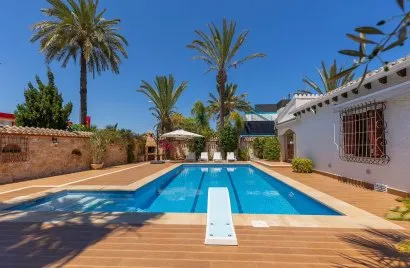 4 bedrooms villa for sale, Alicante, Spain No. 780