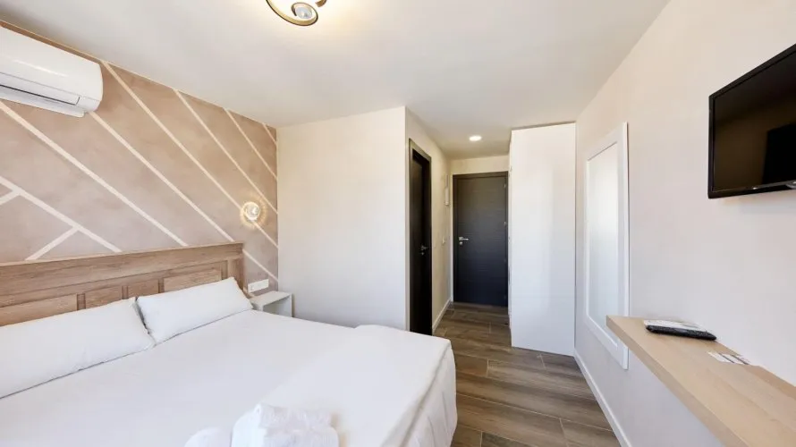 19 bedrooms hotel for sale, Cabo De Las Huertas, Spain No. 1276 № 15