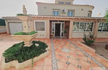 5 bedrooms villa for sale, Torrevieja, Spain No. 750