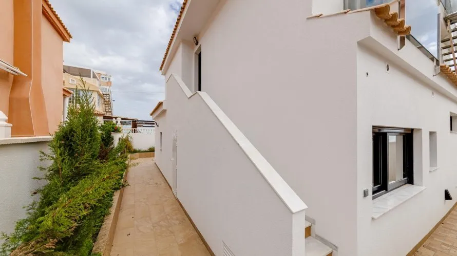 4 bedrooms villa for sale, Torrevieja, Spain No. 480 № 6