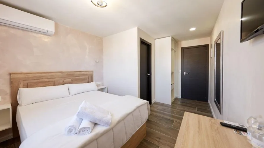 19 bedrooms hotel for sale, Cabo De Las Huertas, Spain No. 1276 № 8