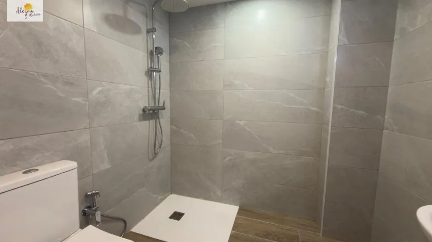 8 bedrooms commercial property for sale, Alicante, Spain No. 251 № 1