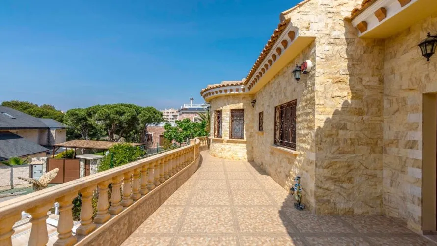 4 bedrooms villa for sale, Campoamor, Spain No. 1398 № 24